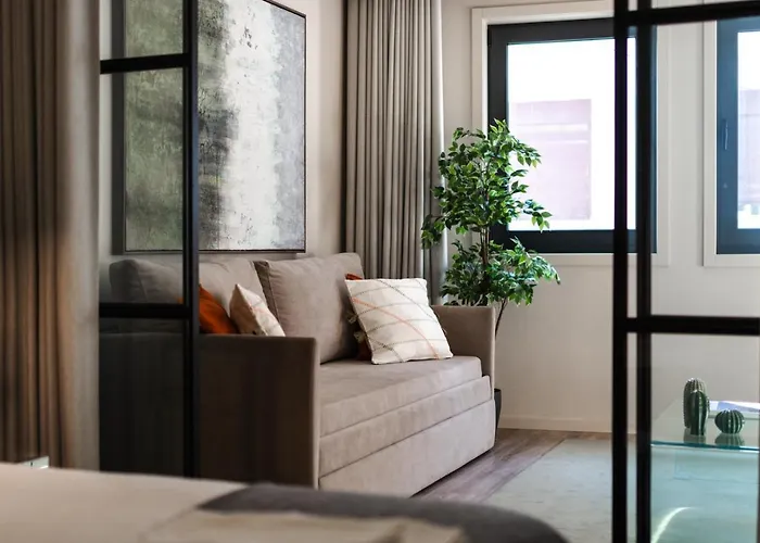 Luxury Apartment, Downtown Near Metro